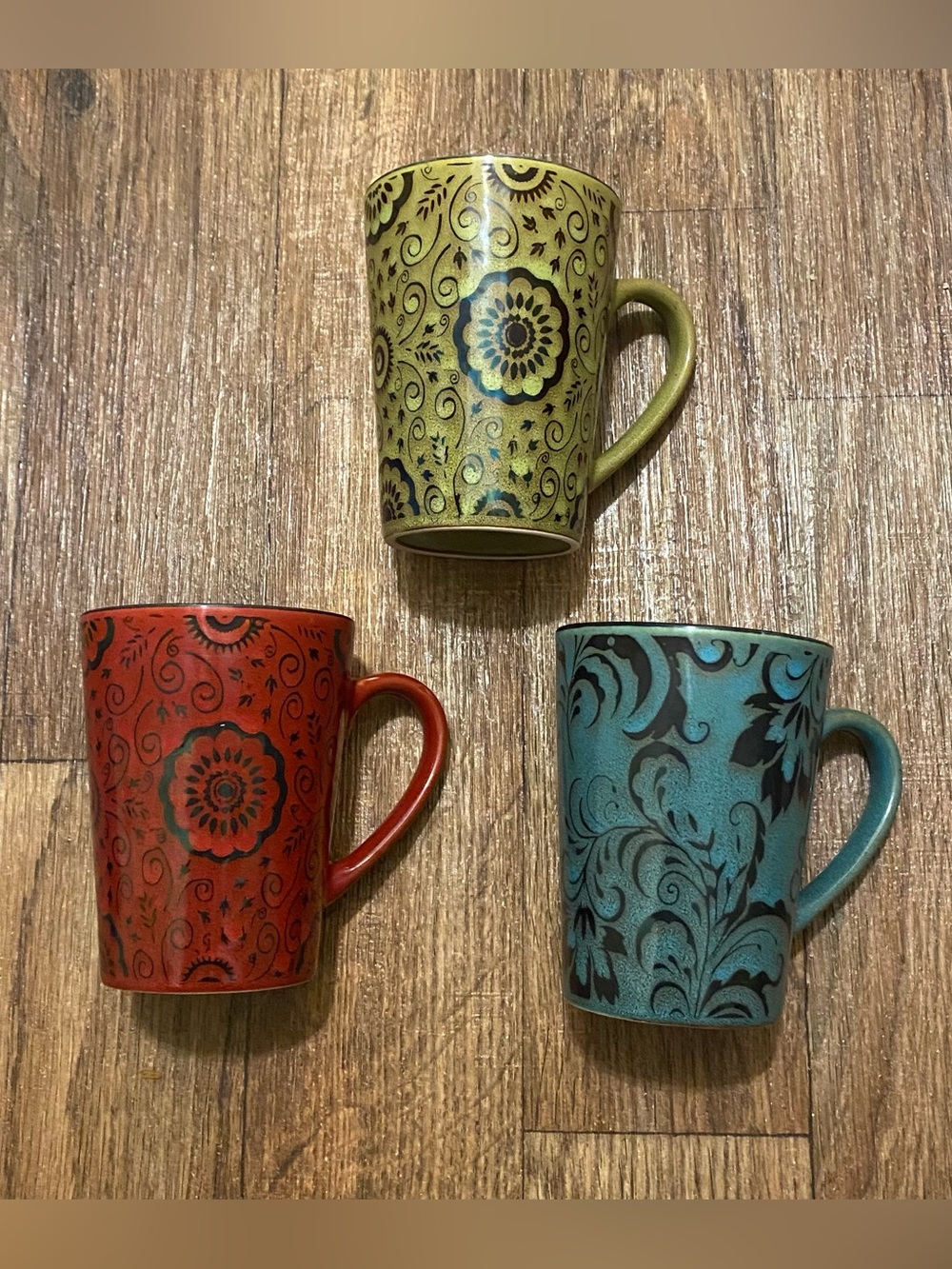 Set Lot Of 3 Coffee Mugs Mug Persia Scroll Floral Pattern Red Blue & Green 5”H